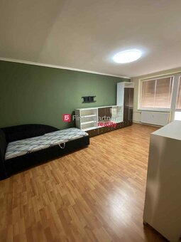 Exkluzívne na predaj priestranný 2-izbový byt v centre Svidn - 9
