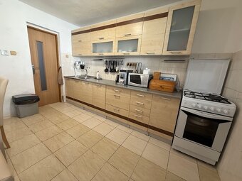 Rodinný dom s 2 bytovými jednotkami - 9