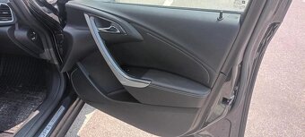 Astra J Sports tourer 2.0 CDTI, 121kW, Cosmo, r.v. 2013 - 9