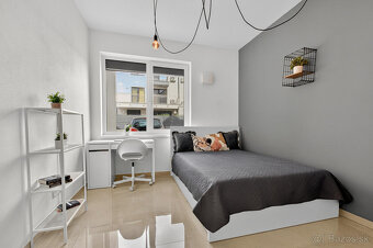 Na predaj 3-izbový byt so záhradkou a vlastným parkovacím mi - 9