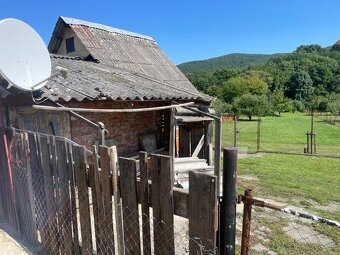 Rodinný dom 2 poschodový s veľkým pozemkom - 9