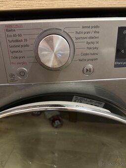 Úzka spredu plnená práčka LG strieborná - 9
