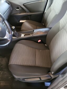 Toyota avensis t27 sedan - 9