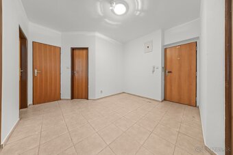 VEĽKORYSÝCH 93 M²: SVETELNÝ 3-IZBOVÝ BYT, 2x BALKÓN - 9