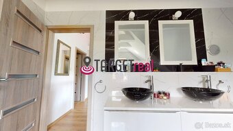 Exkluzívne bývanie obklopené zeleňou – rodinný dom s 1517 m2 - 9