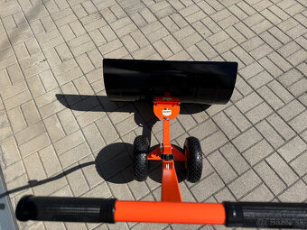 Pluhová lopata na sneh na kolesách značky FUXTEC - 9