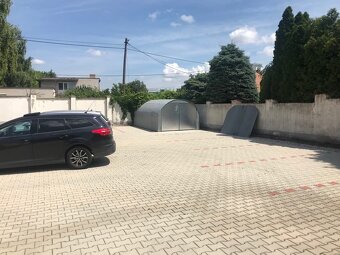Dom na prenájom v centre Hurbanova, parkovisko pre 7 áut - 9