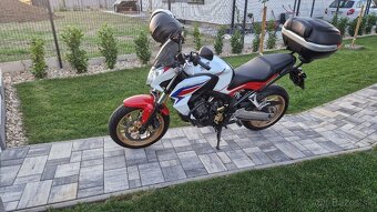 Honda CB650F - 9