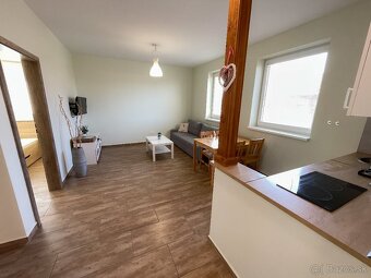 Dvojdom vo Veľkom Mederi s možnosťou ďalšej výstavby. - 9
