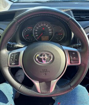 Toyota Yaris 1.0 (51kW) 2012 - 9