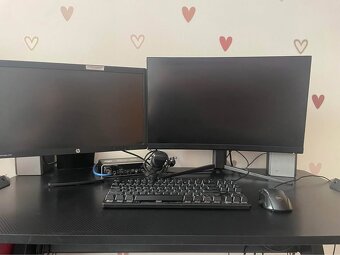 Herný PC + Monitory, mikrofón, zvukovka, stolík, stolička - 9