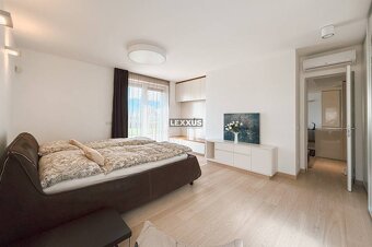 | Luxusný 4 izbový byt s terasou a záhradou v Starom Meste - 9