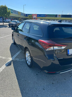 Toyota Auris 1.8 Hybrid – úsporný automat s výbornou výbavou - 9