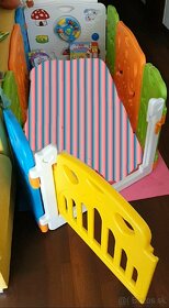 Detská plastová ohrádka s dvierkami a hracím panelom - 9