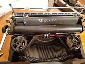 Funkční psací stroj GRANTA Model 90 z roku 1943 - 9