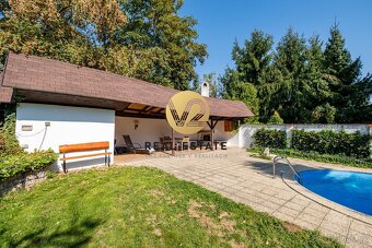 Na PREDAJ 5i rodinný dom s dvojgarážou a hosťovským domom, N - 9