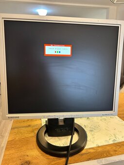 Monitory 24” a 19” - 9