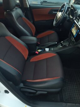 Toyota Auris 1.8 hybrid - 9