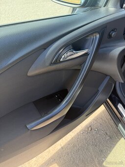 Opel Astra J 1.4 74 kW 2010 - 9