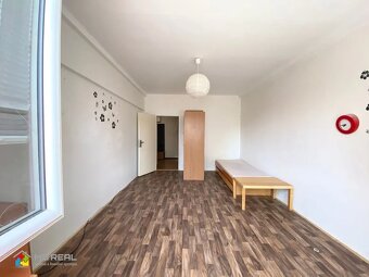Veľkometrážny jednoizbový byt, Banská Bystrica, Sídlisko - 9