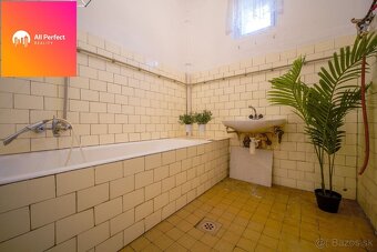 Na predaj rodinný 3,5 izbový dom pred rekonštrukciou v Šinta - 9
