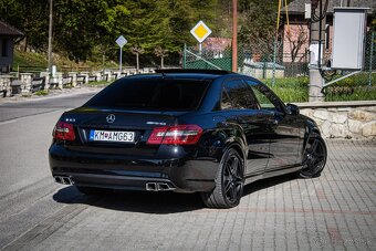 Mercedes E 63 AMG Performance, Krásny stav, Pano, Distronic - 9