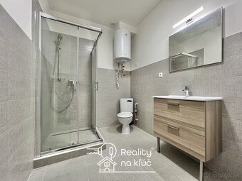 Na prenájom elegantný 2-izbový byt pri stanici v Nových Zámk - 9