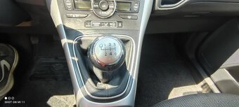 Toyota Auris 2.0 I D-4D 125 Sol - 9