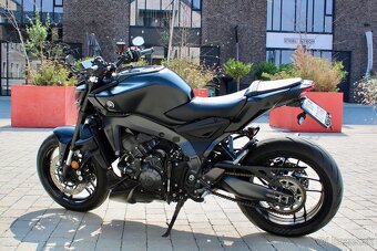 Yamaha mt 09 - 9