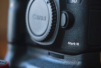 Canon EOS 5D Mark III - 9