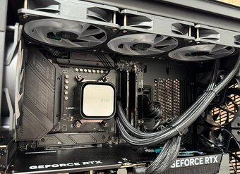 Ryzen 7 7800X3D\64GB\RTX 5070Ti\SSD\1000W Zdroj - 9