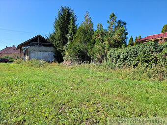 Pozemok so starým domom a inžinierskymi sieťami v obci Kra - 9