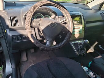 Toyota Corolla Verso 1,8 VVTi - 9