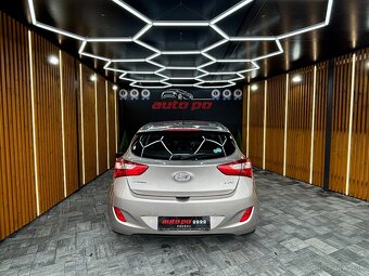 Hyundai i30 1.6 CRDi DOHC 16V Fleet - 9