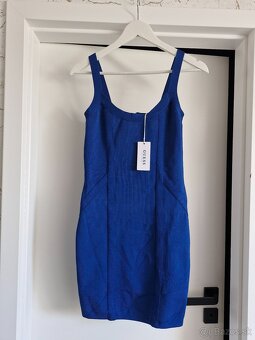 NOVE Guess letne,zimne monogram saty XS - M - 9