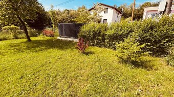 Predám stavebný pozemok 863 m2 s chatkou - 9
