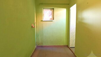 Čiastočne zrekonštruovaný rodinný dom v obci Dolinka - 9