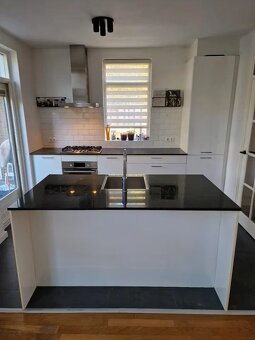 Moderní kuchyně s ostrůvkem (0210.281) - 9