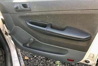 Rozpredám Škoda Fabia 1,r.v.2003,1.4mpi - 9