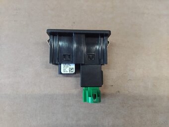 USB konektor - zásuvka AUX - 9