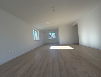 Moderný 4-izbový rodinný dom s garážou na predaj - 9