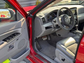 Jeep Grand Cherokee SRT 6.1 HEMI - 9