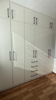 Odstúpim prenájom 3izb bytu (85 m² + 5 m²) Námestie Iglovia - 9