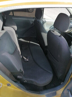 Toyota Yaris 1.0 - 9