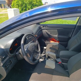 Toyota Avensis - 9