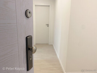 4 izbový byt , Hospodárska, kompletná nová rekonštrukcia - 9