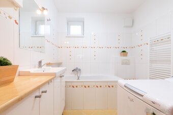KLIMATIZOVANÝ BYT S TERASOU A ZÁHRADOU, Dunajská Lužná - 9