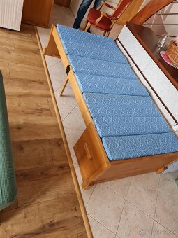 Starožitny nábytok unikát , drevená truhlica a v nej posteľ - 9