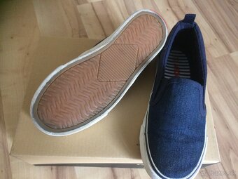 SPOLOČENSKÉ TOPÁNKY - 9