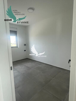 Luxusná novostavba len 70m od mora s výhľadom na more v Chor - 9